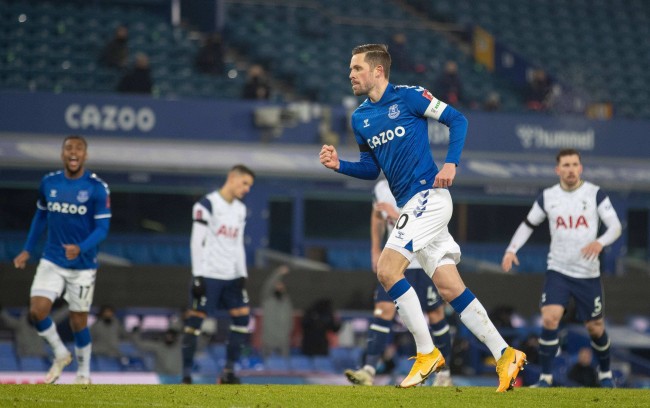 打穿拜仁防 打穿拜仁防